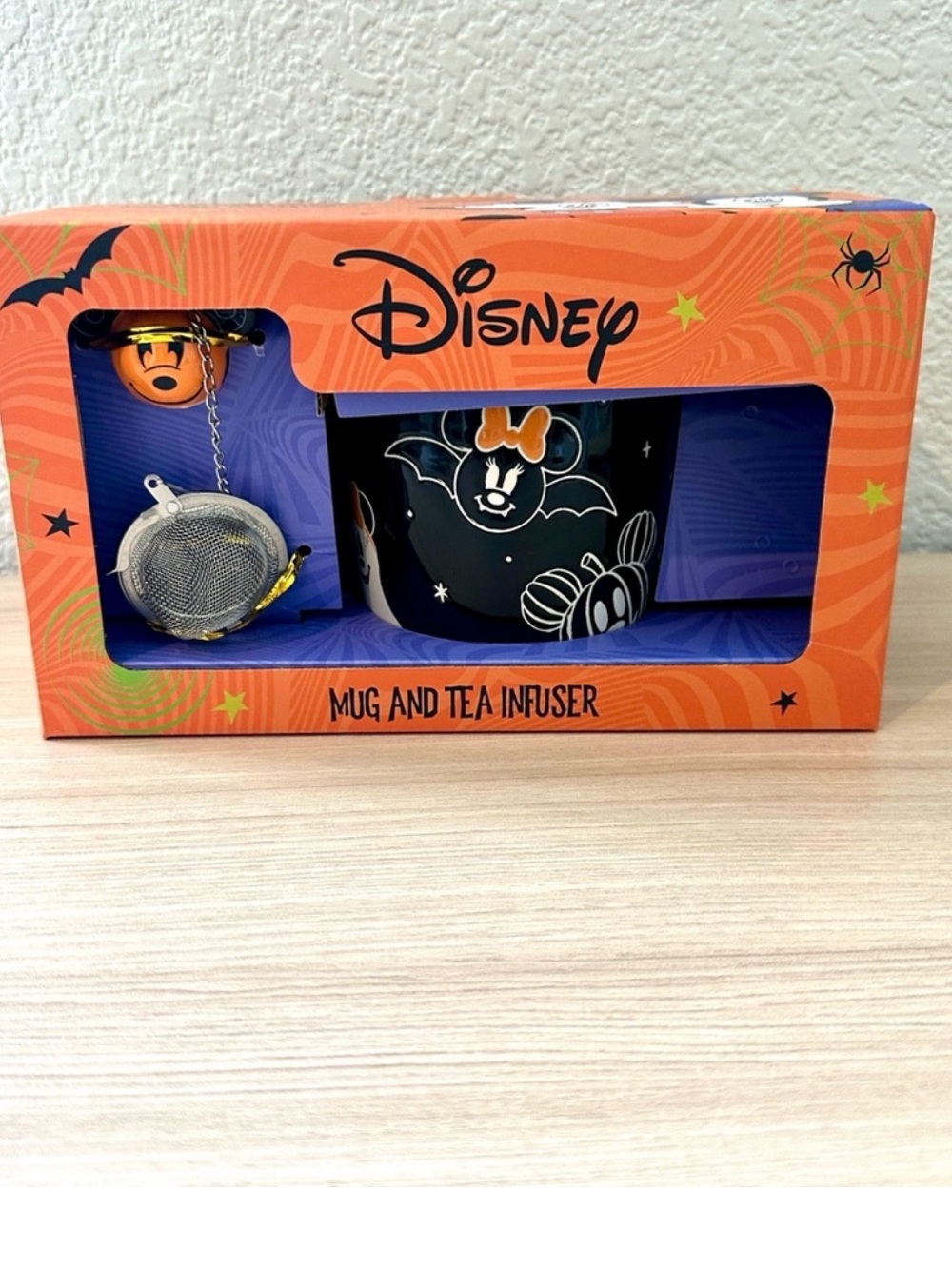 Disney Mickey & Minnie Mouse
Halloween Pumpkin Mug Tea Infuser 2
Piece Set - Picture 5 of 6